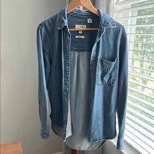 Blue Jean Jacket with Classic Design and Relaxed Fit